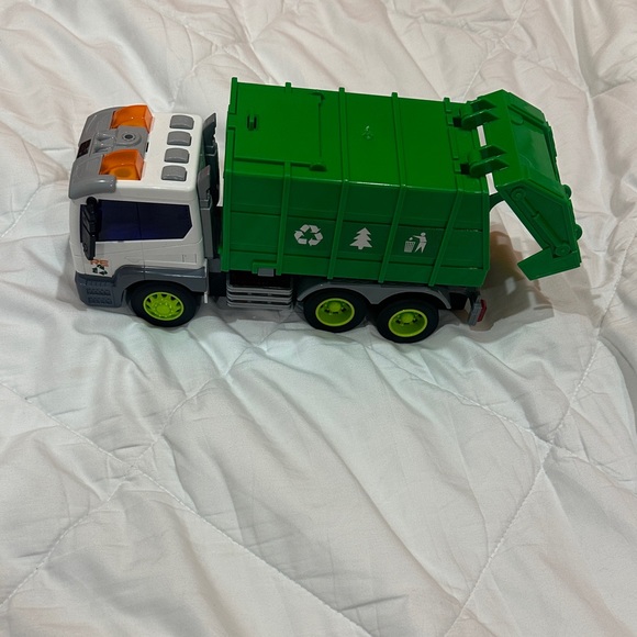 NEW Green and White Toy Garbage Truck - Picture 3 of 9